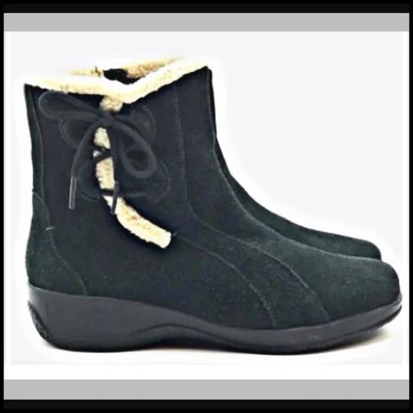 CLARK’S BLACK SUEDE SHEARLING ANKLE BOOTS Sz 7 - Picture 9 of 9